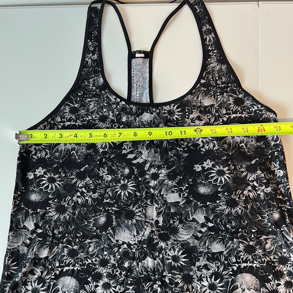 Lululemon Athletica Black and Gray Floral Laser cut running flowy Tank Top - Picture 4 of 5